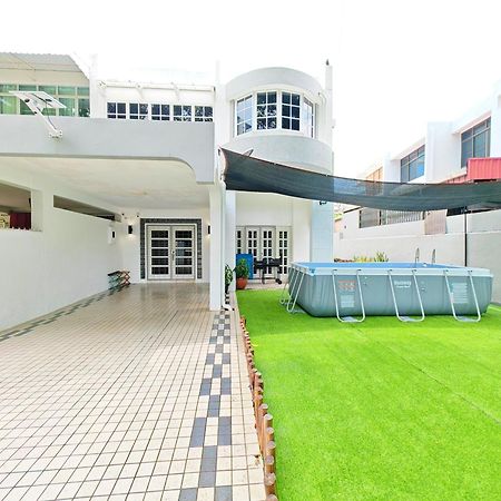 527 Beachhouse L 5 Bedroom With Swimming Pool - 3Min Walk To The Beach 탄중붕가 외부 사진