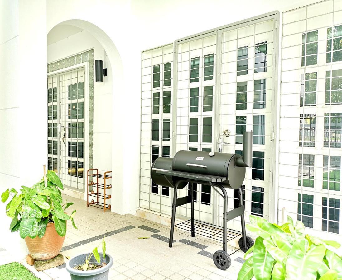 527 Beachhouse L 5 Bedroom With Swimming Pool - 3Min Walk To The Beach 탄중붕가 외부 사진