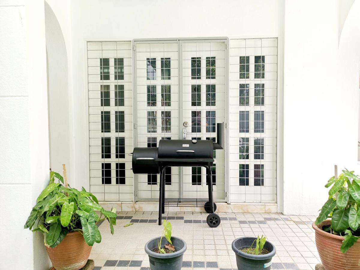 527 Beachhouse L 5 Bedroom With Swimming Pool - 3Min Walk To The Beach 탄중붕가 외부 사진