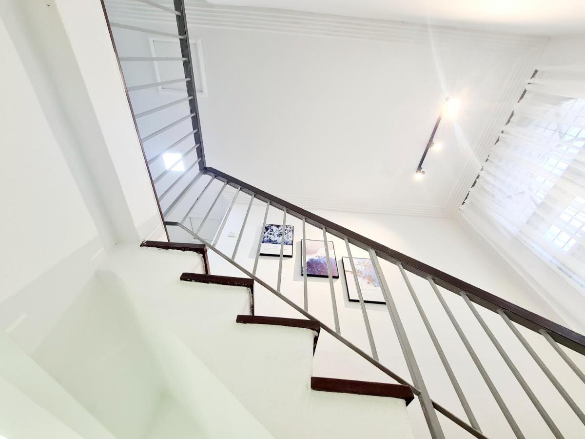 527 Beachhouse L 5 Bedroom With Swimming Pool - 3Min Walk To The Beach 탄중붕가 외부 사진